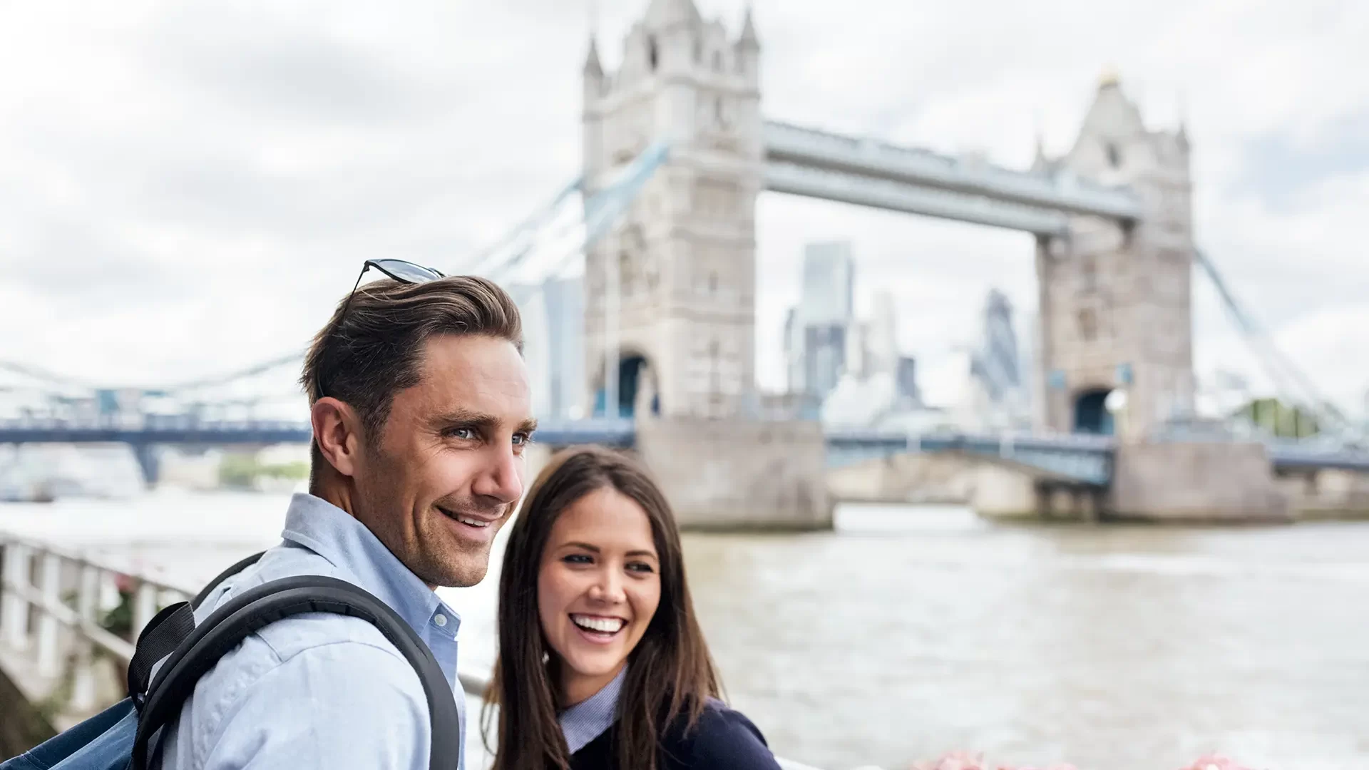 UK, London, smiling couple with the tower bridge